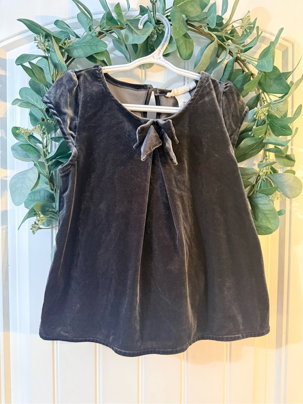 🌿4/$25 • H&M LOGG Grey Velvet Bow-Front Top